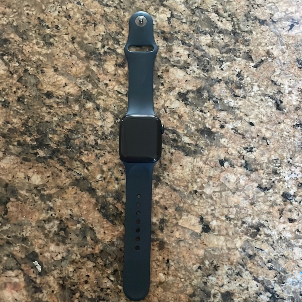 New SE 40 mm Apple Watch